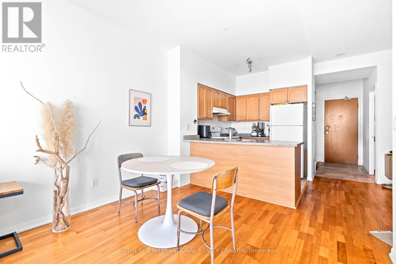 3311 - 219 Fort York Boulevard, Toronto, Ontario  M5V 1B1 - Photo 8 - C12777172