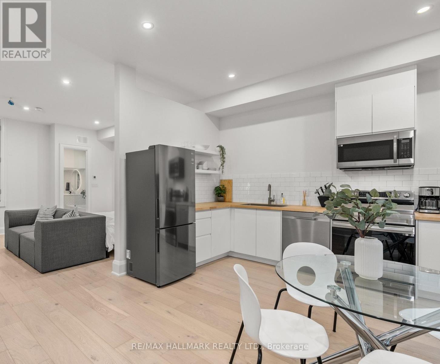 12 Glenside Avenue, Toronto, Ontario  M4L 2T5 - Photo 2 - E12777178