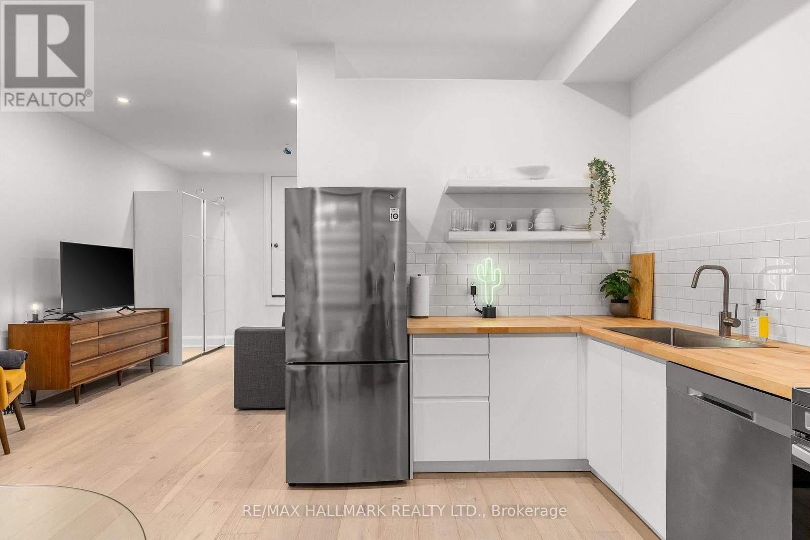 12 Glenside Avenue, Toronto, Ontario  M4L 2T5 - Photo 6 - E12777178