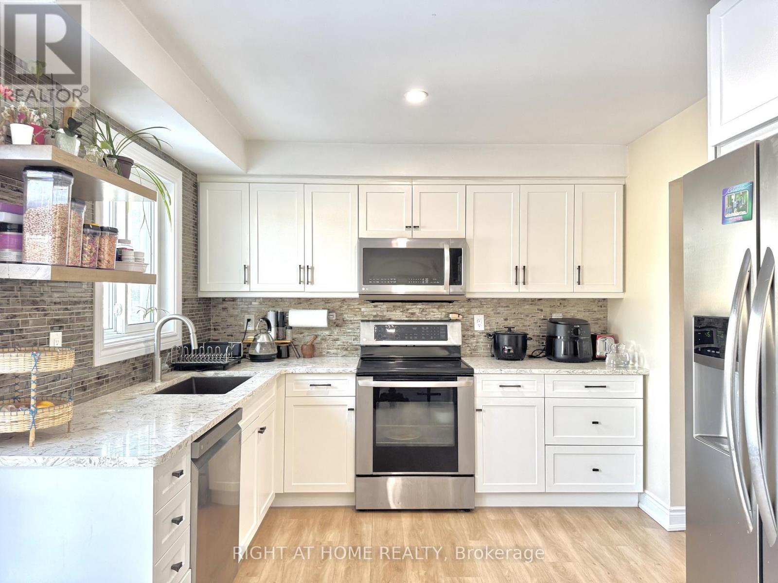 1148 Leslie Drive, Innisfil, Ontario  L9S 2A8 - Photo 10 - N12777116