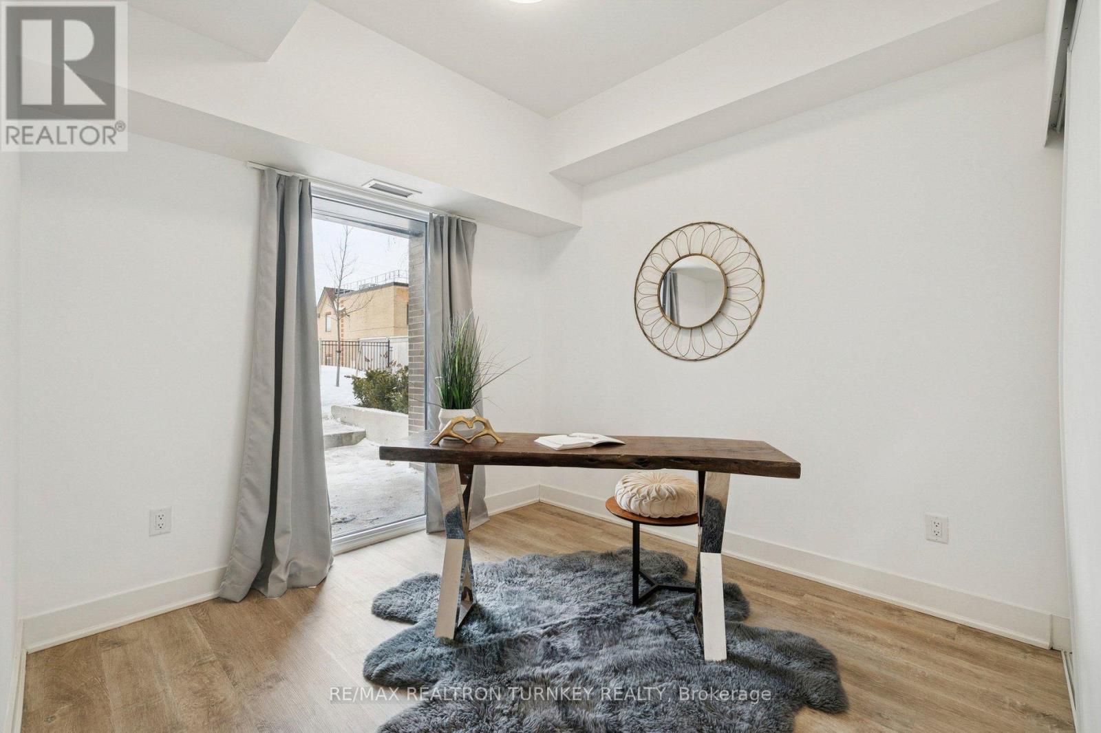 018 - 185 Deerfield Road, Newmarket, Ontario  L3Y 0G7 - Photo 3 - N12777152