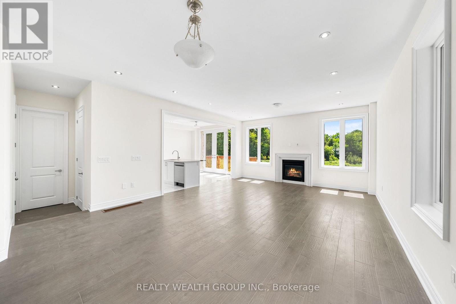 261 Seaview Heights, East Gwillimbury, Ontario  L9N 0Z1 - Photo 3 - N12777198