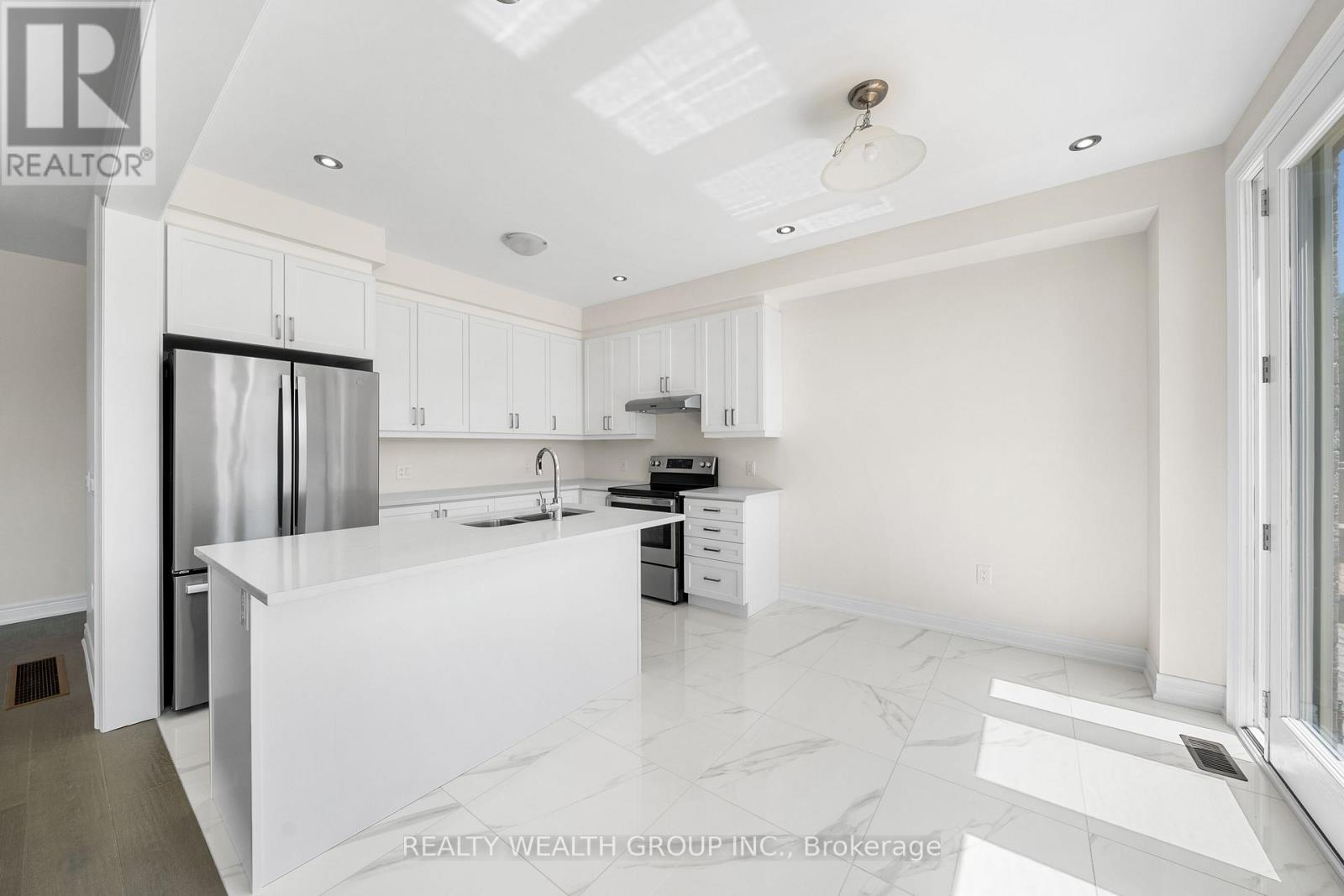 261 Seaview Heights, East Gwillimbury, Ontario  L9N 0Z1 - Photo 8 - N12777198