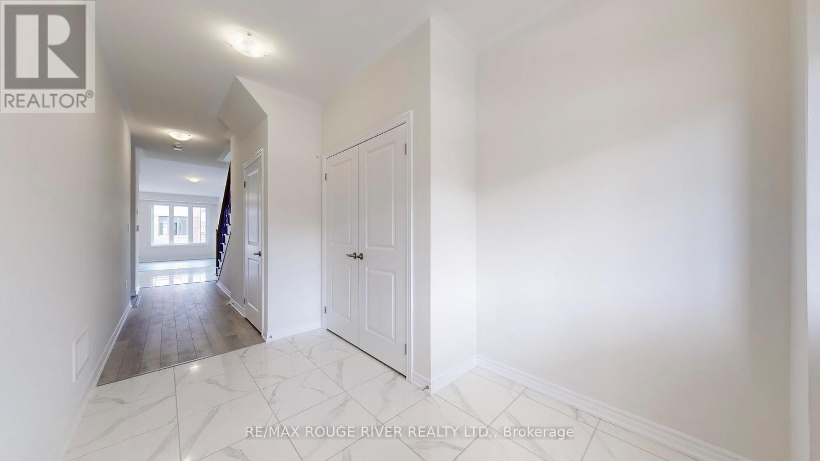 15 Prudhoe Terrace, Barrie, Ontario  L9J 0W2 - Photo 10 - S12777032