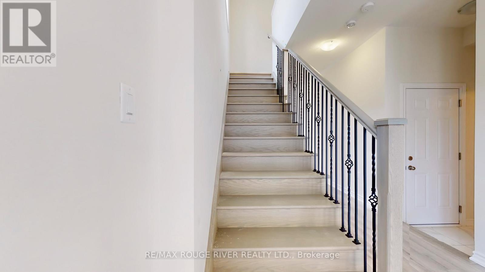 15 Prudhoe Terrace, Barrie, Ontario  L9J 0W2 - Photo 13 - S12777032