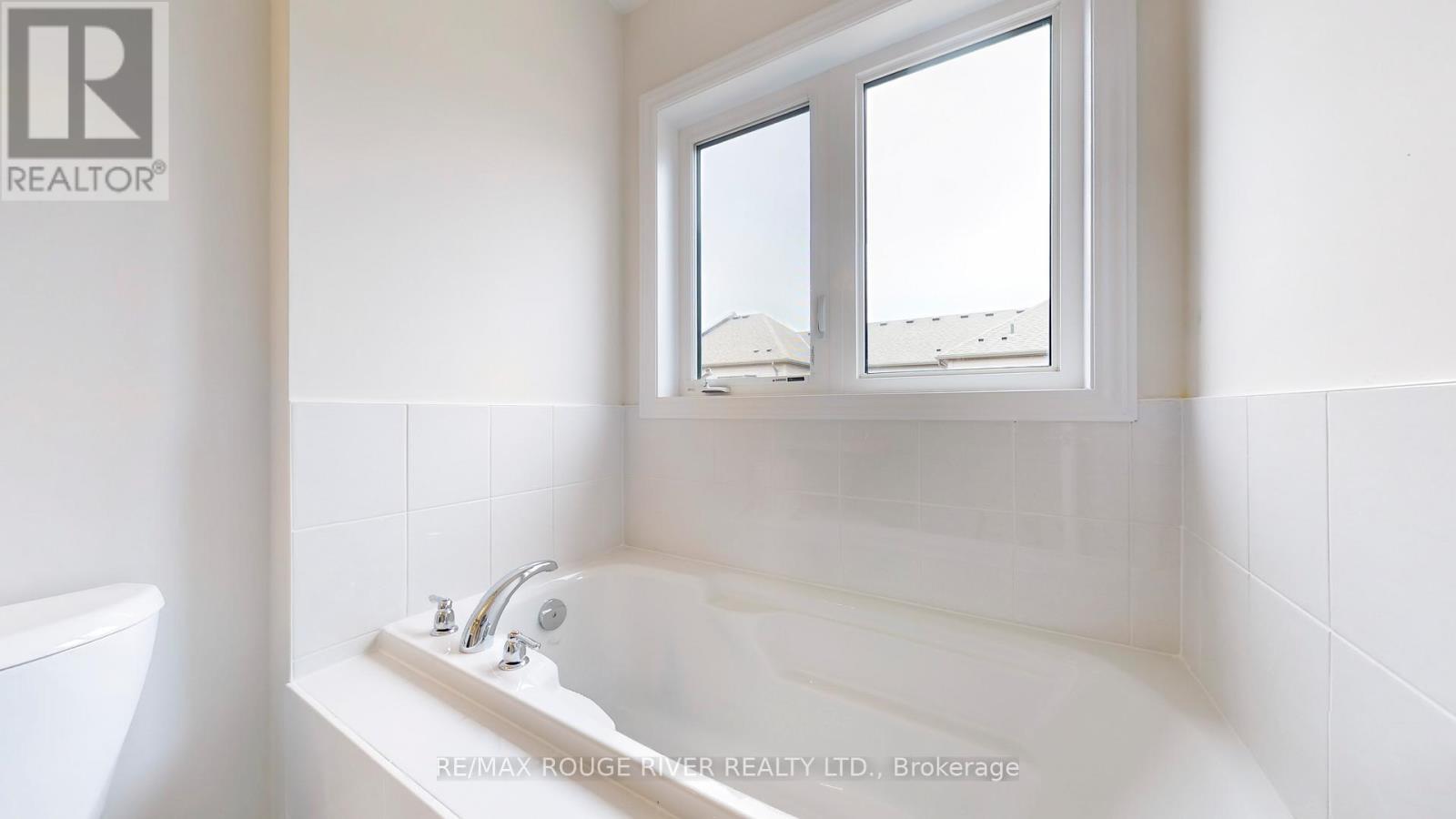 15 Prudhoe Terrace, Barrie, Ontario  L9J 0W2 - Photo 21 - S12777032