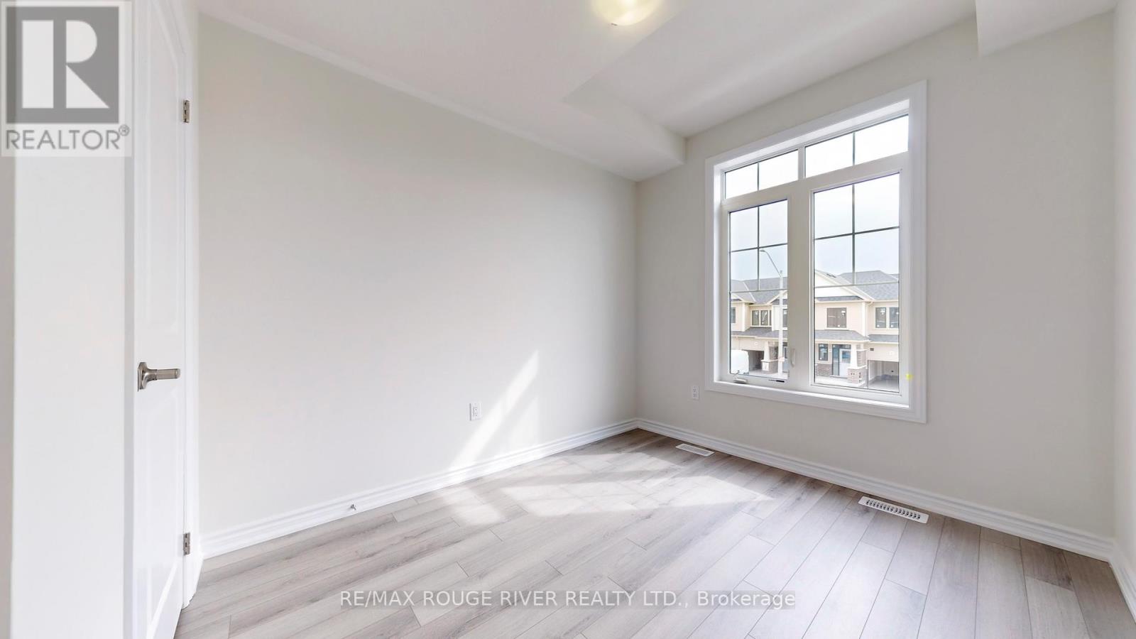 15 Prudhoe Terrace, Barrie, Ontario  L9J 0W2 - Photo 23 - S12777032