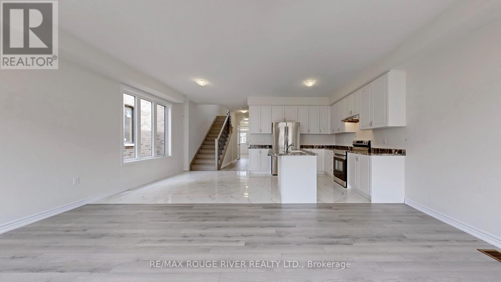 15 Prudhoe Terrace, Barrie, Ontario  L9J 0W2 - Photo 4 - S12777032