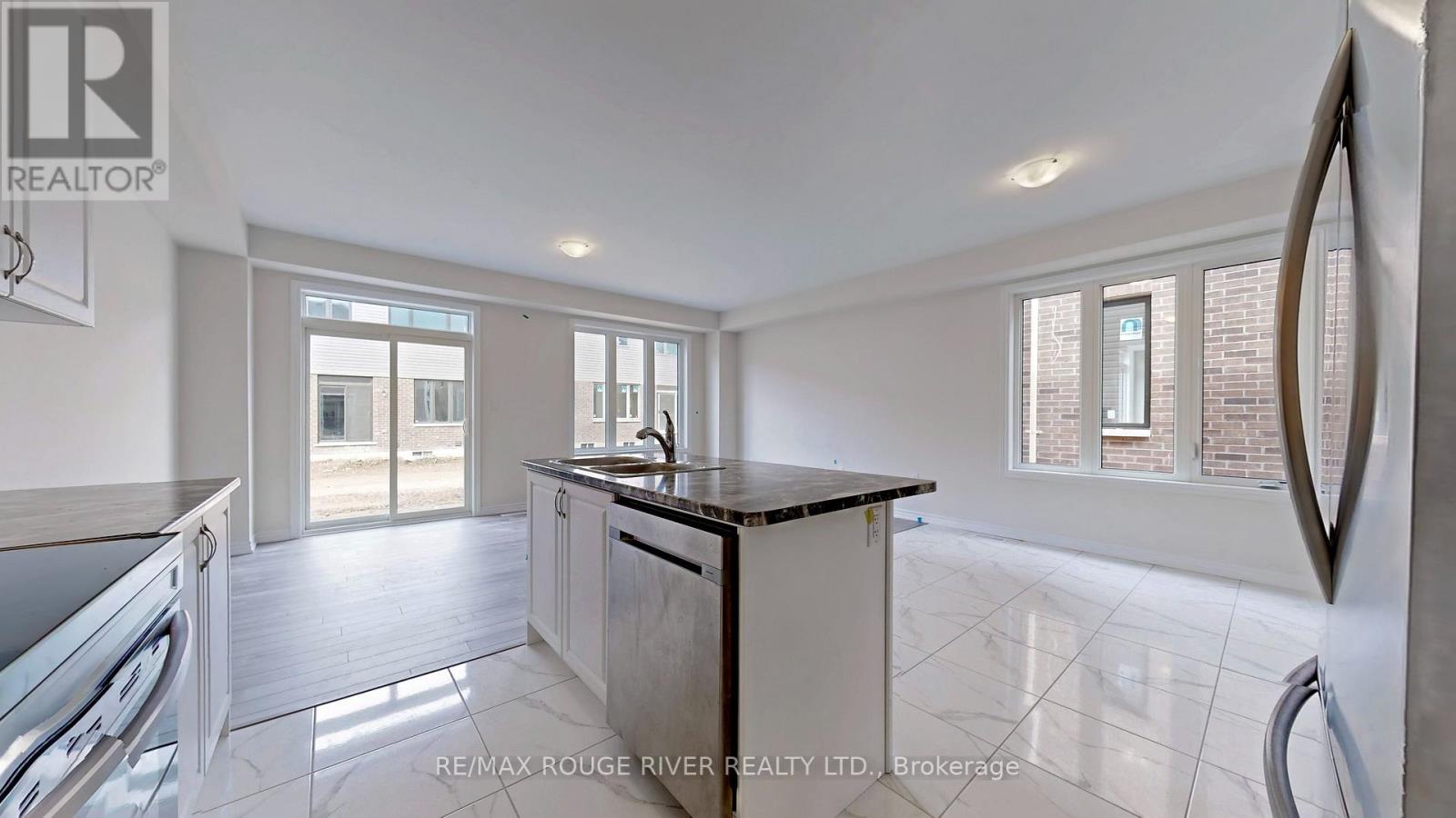 15 Prudhoe Terrace, Barrie, Ontario  L9J 0W2 - Photo 5 - S12777032