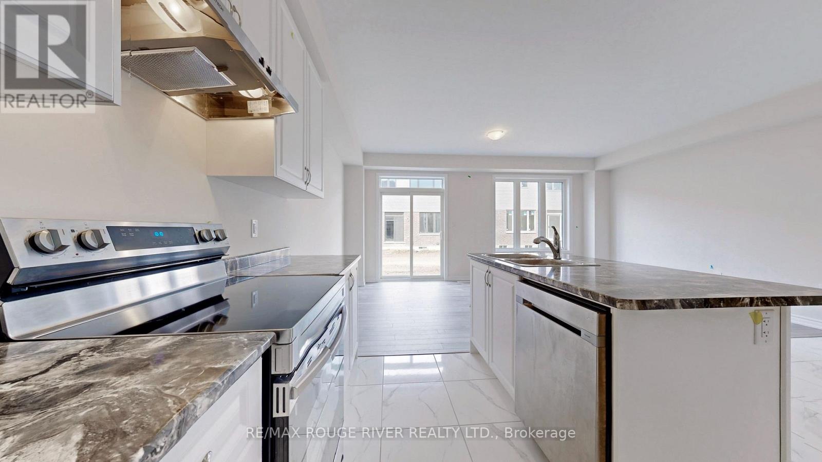 15 Prudhoe Terrace, Barrie, Ontario  L9J 0W2 - Photo 6 - S12777032