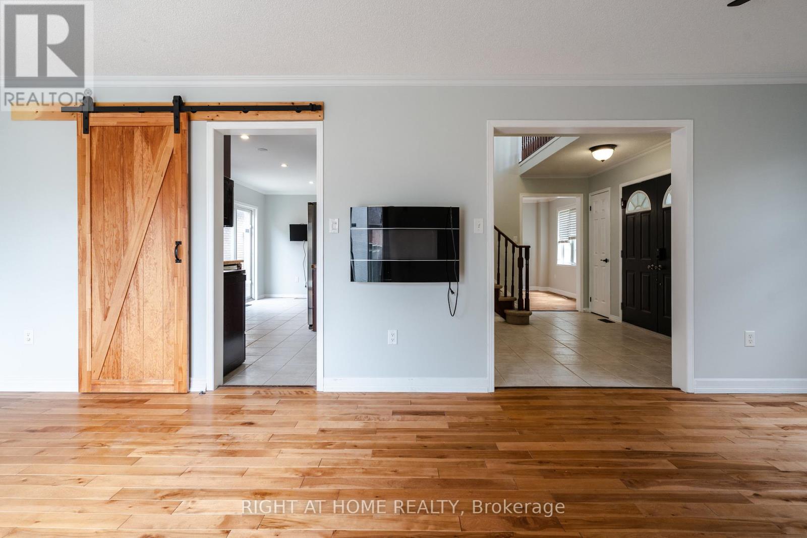 4 Prince Edward Place, Barrie (Innis-Shore), Ontario  L4M 7J5 - Photo 11 - S12777074