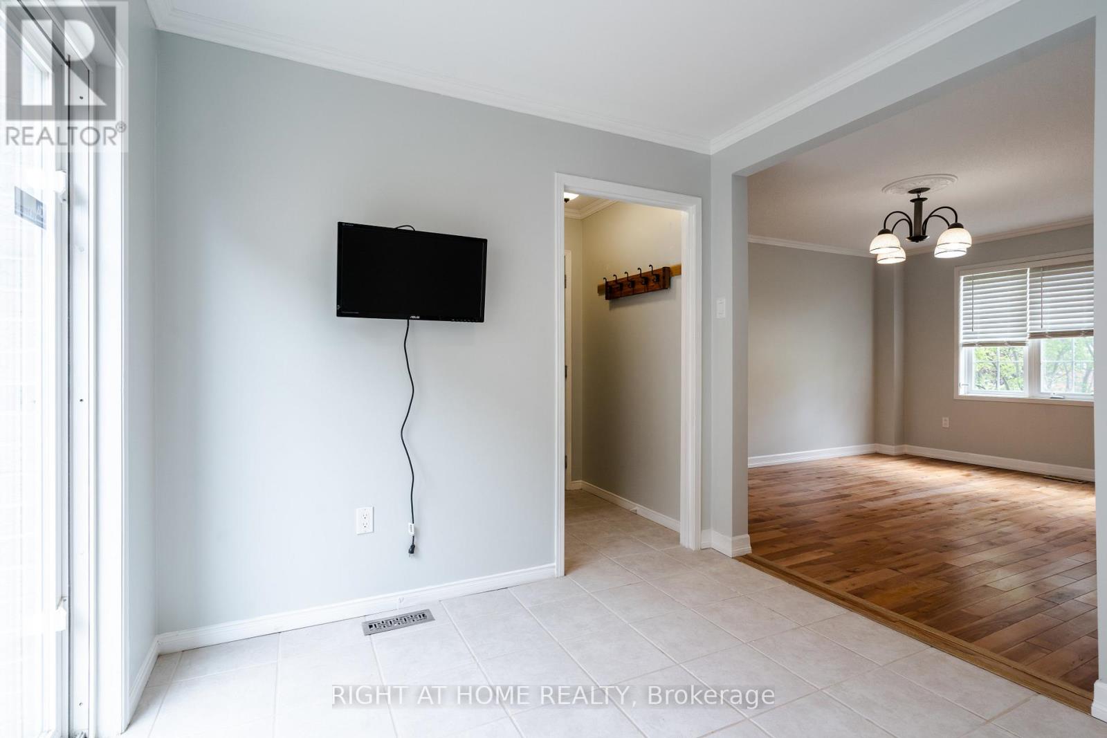 4 Prince Edward Place, Barrie (Innis-Shore), Ontario  L4M 7J5 - Photo 16 - S12777074