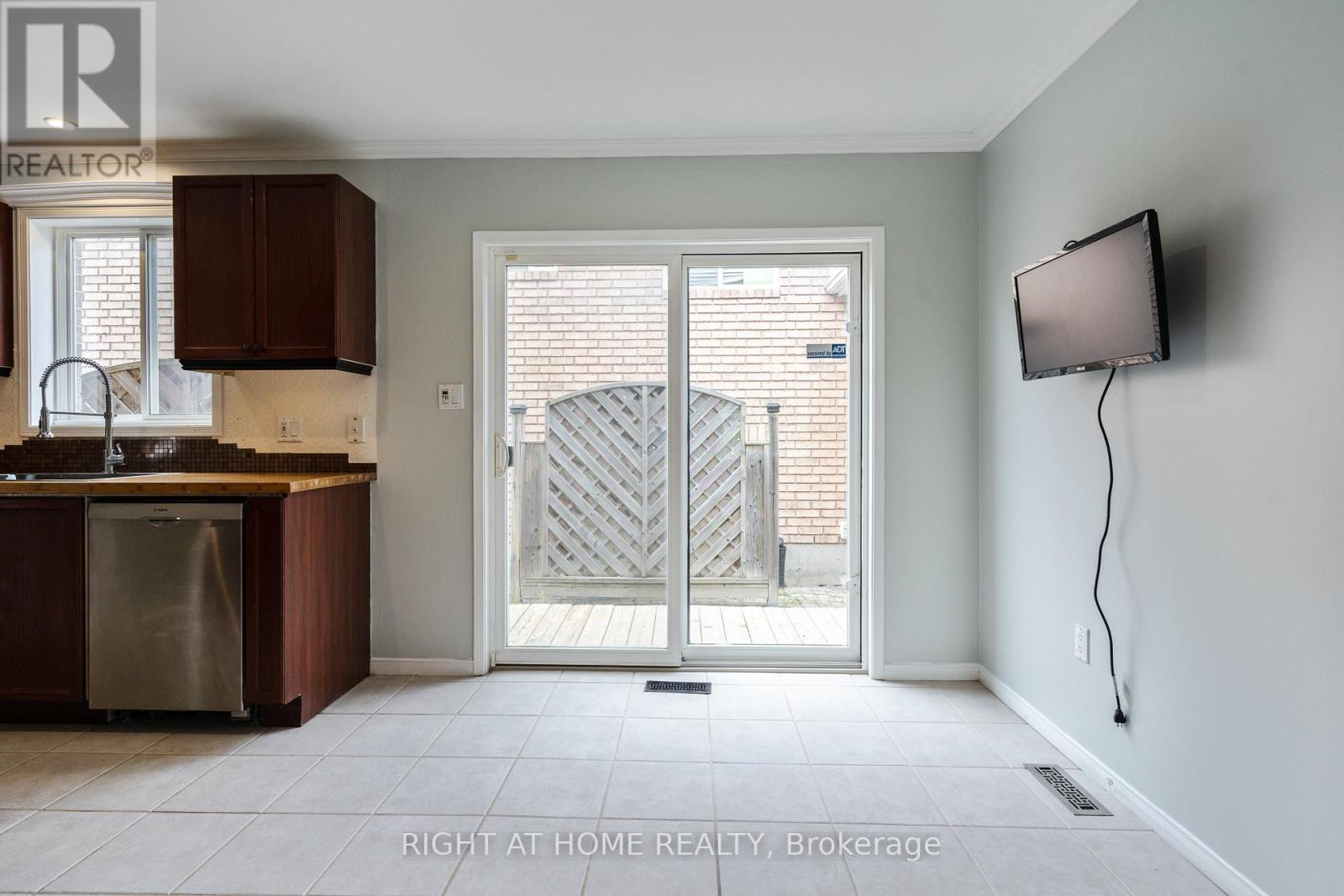 4 Prince Edward Place, Barrie (Innis-Shore), Ontario  L4M 7J5 - Photo 17 - S12777074