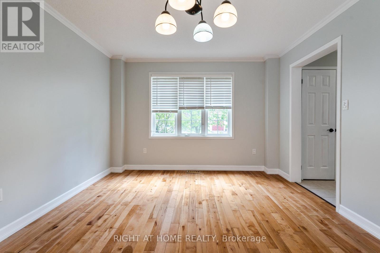 4 Prince Edward Place, Barrie (Innis-Shore), Ontario  L4M 7J5 - Photo 19 - S12777074