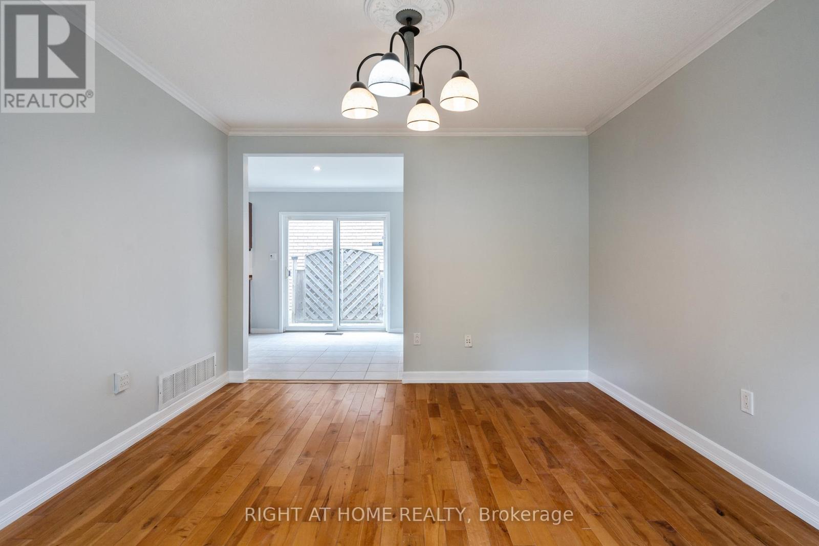 4 Prince Edward Place, Barrie (Innis-Shore), Ontario  L4M 7J5 - Photo 20 - S12777074