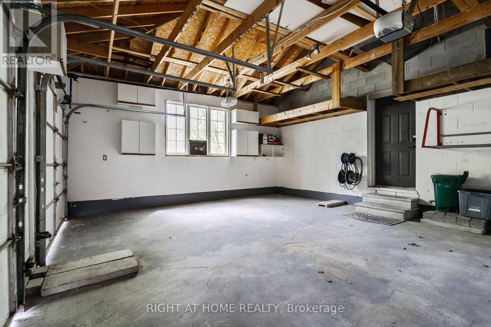 4 Prince Edward Place, Barrie (Innis-Shore), Ontario  L4M 7J5 - Photo 23 - S12777074