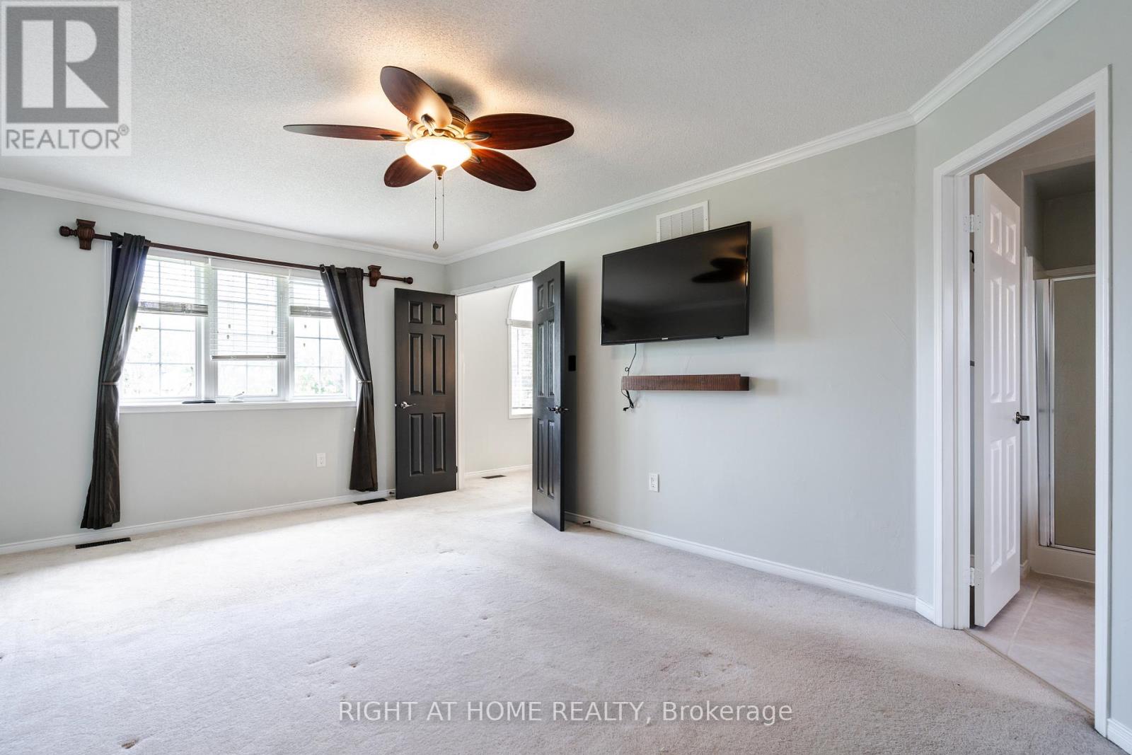 4 Prince Edward Place, Barrie (Innis-Shore), Ontario  L4M 7J5 - Photo 28 - S12777074