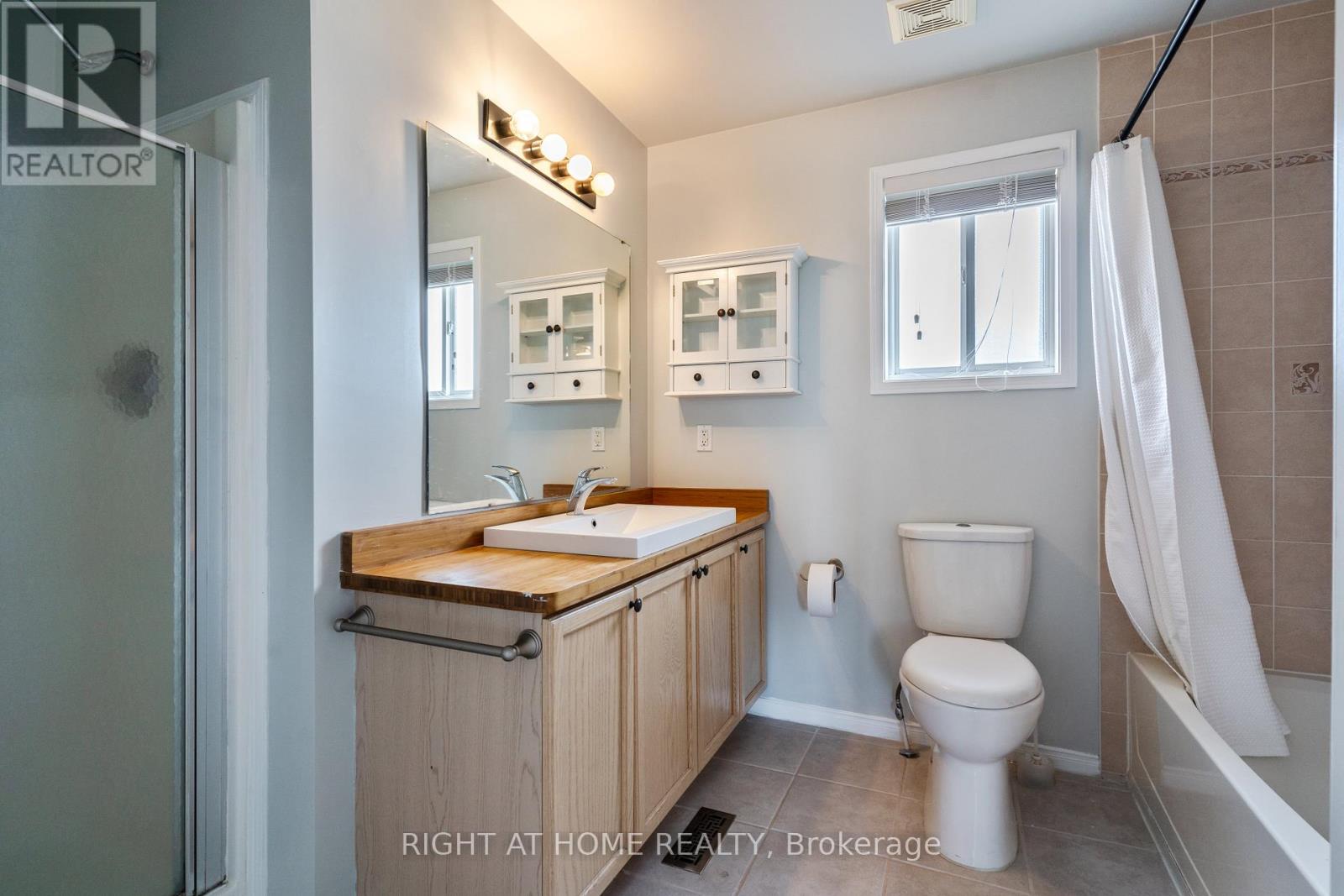 4 Prince Edward Place, Barrie (Innis-Shore), Ontario  L4M 7J5 - Photo 29 - S12777074