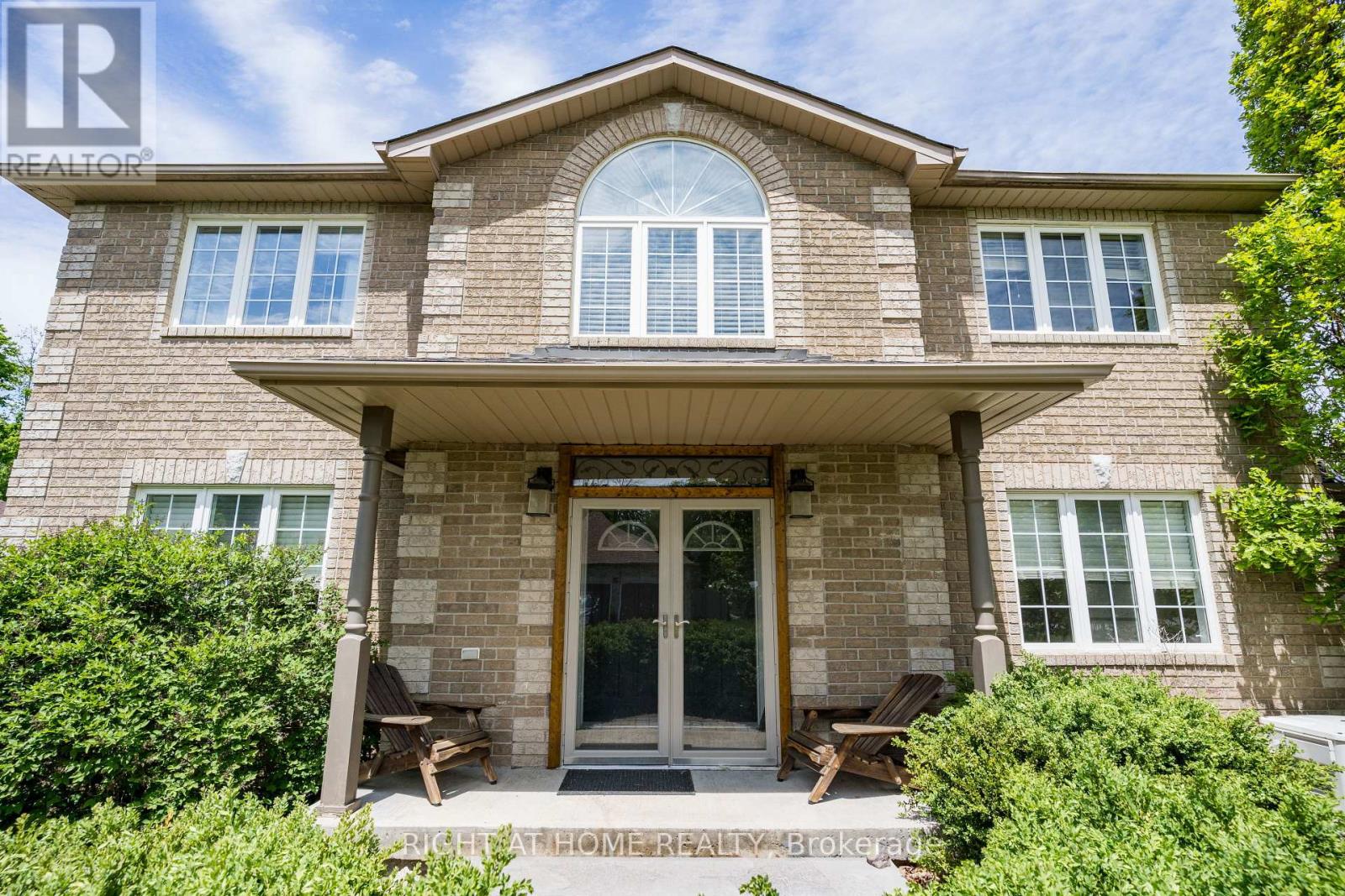 4 Prince Edward Place, Barrie (Innis-Shore), Ontario  L4M 7J5 - Photo 3 - S12777074