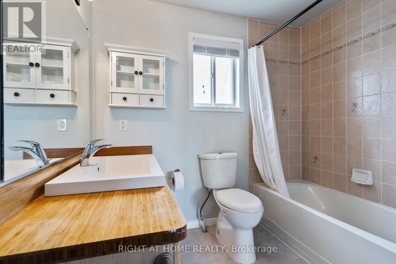 4 Prince Edward Place, Barrie (Innis-Shore), Ontario  L4M 7J5 - Photo 30 - S12777074