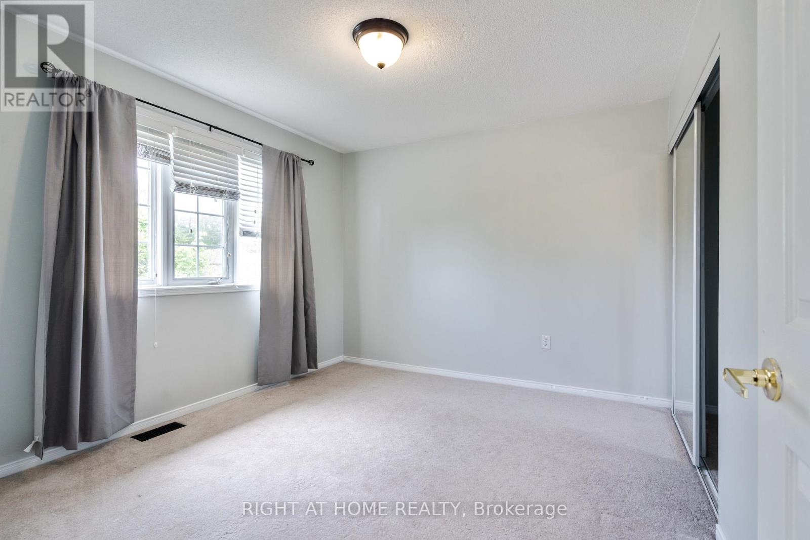 4 Prince Edward Place, Barrie (Innis-Shore), Ontario  L4M 7J5 - Photo 31 - S12777074