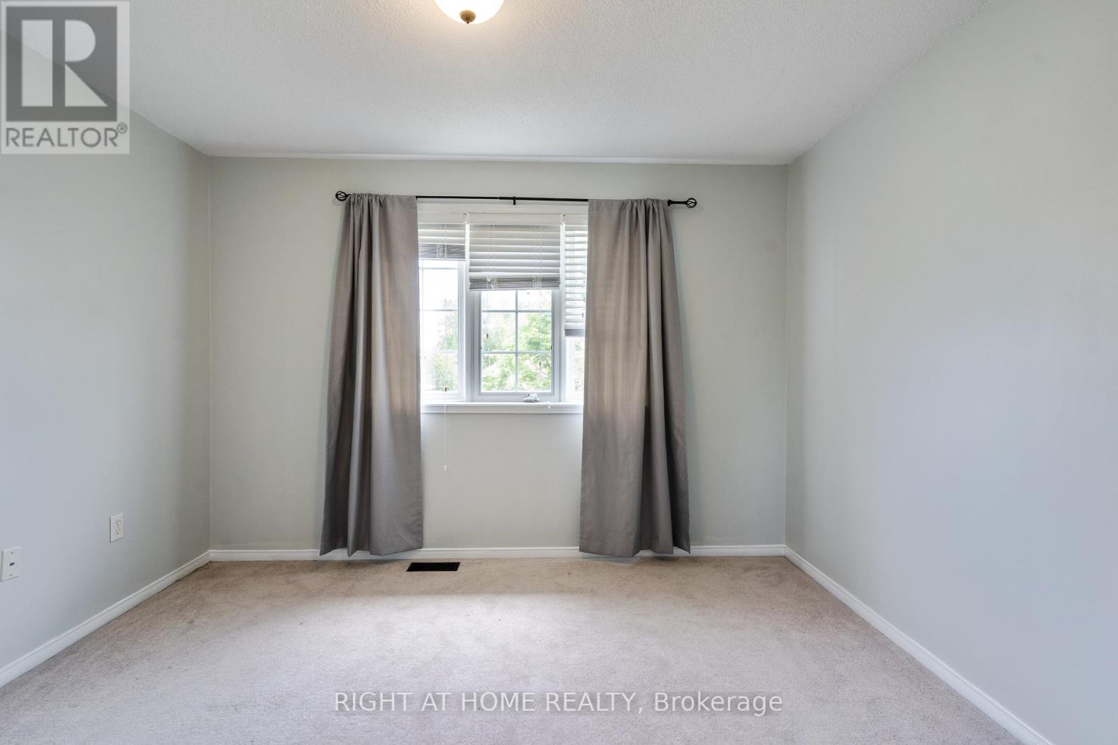 4 Prince Edward Place, Barrie (Innis-Shore), Ontario  L4M 7J5 - Photo 33 - S12777074