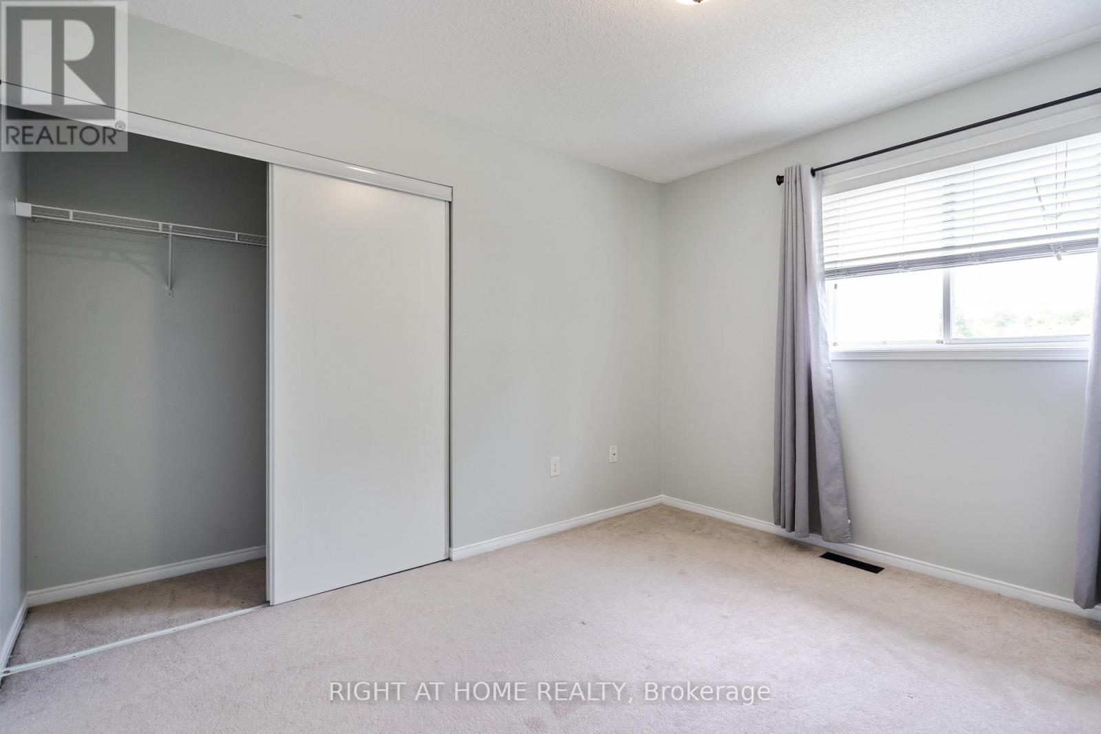 4 Prince Edward Place, Barrie (Innis-Shore), Ontario  L4M 7J5 - Photo 35 - S12777074