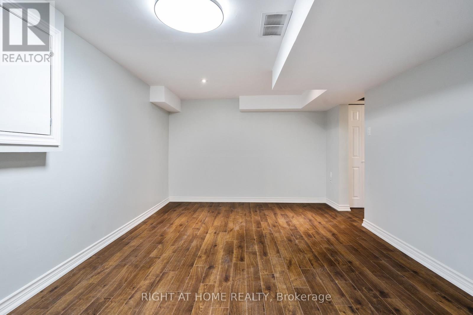 4 Prince Edward Place, Barrie (Innis-Shore), Ontario  L4M 7J5 - Photo 39 - S12777074