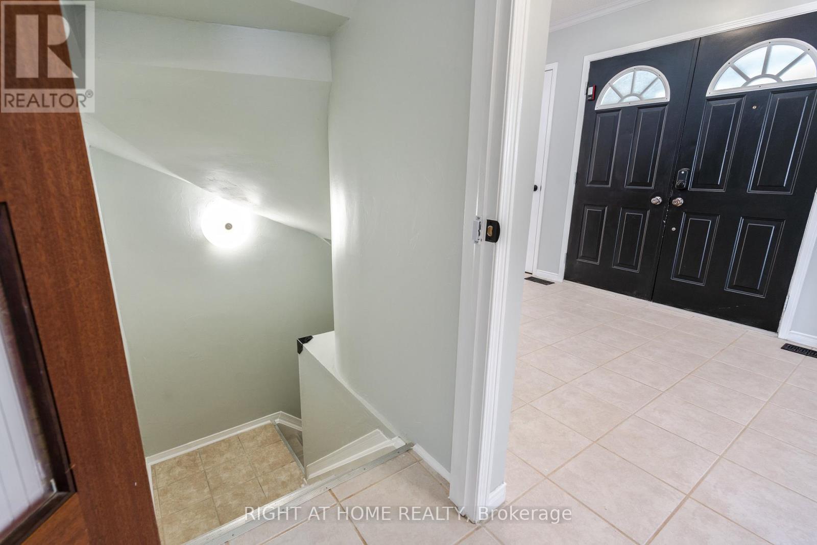 4 Prince Edward Place, Barrie (Innis-Shore), Ontario  L4M 7J5 - Photo 41 - S12777074