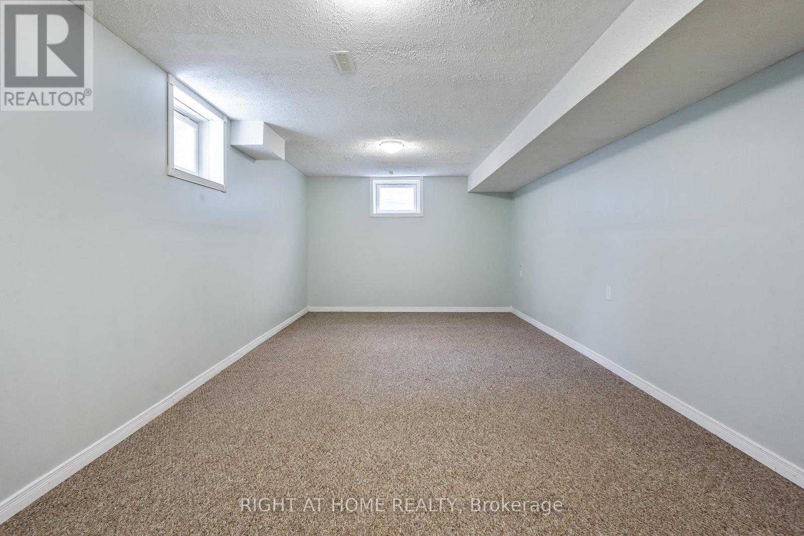 4 Prince Edward Place, Barrie (Innis-Shore), Ontario  L4M 7J5 - Photo 43 - S12777074