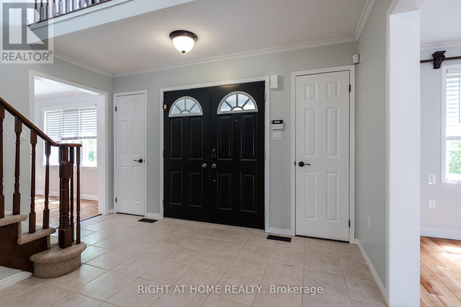 4 Prince Edward Place, Barrie (Innis-Shore), Ontario  L4M 7J5 - Photo 6 - S12777074