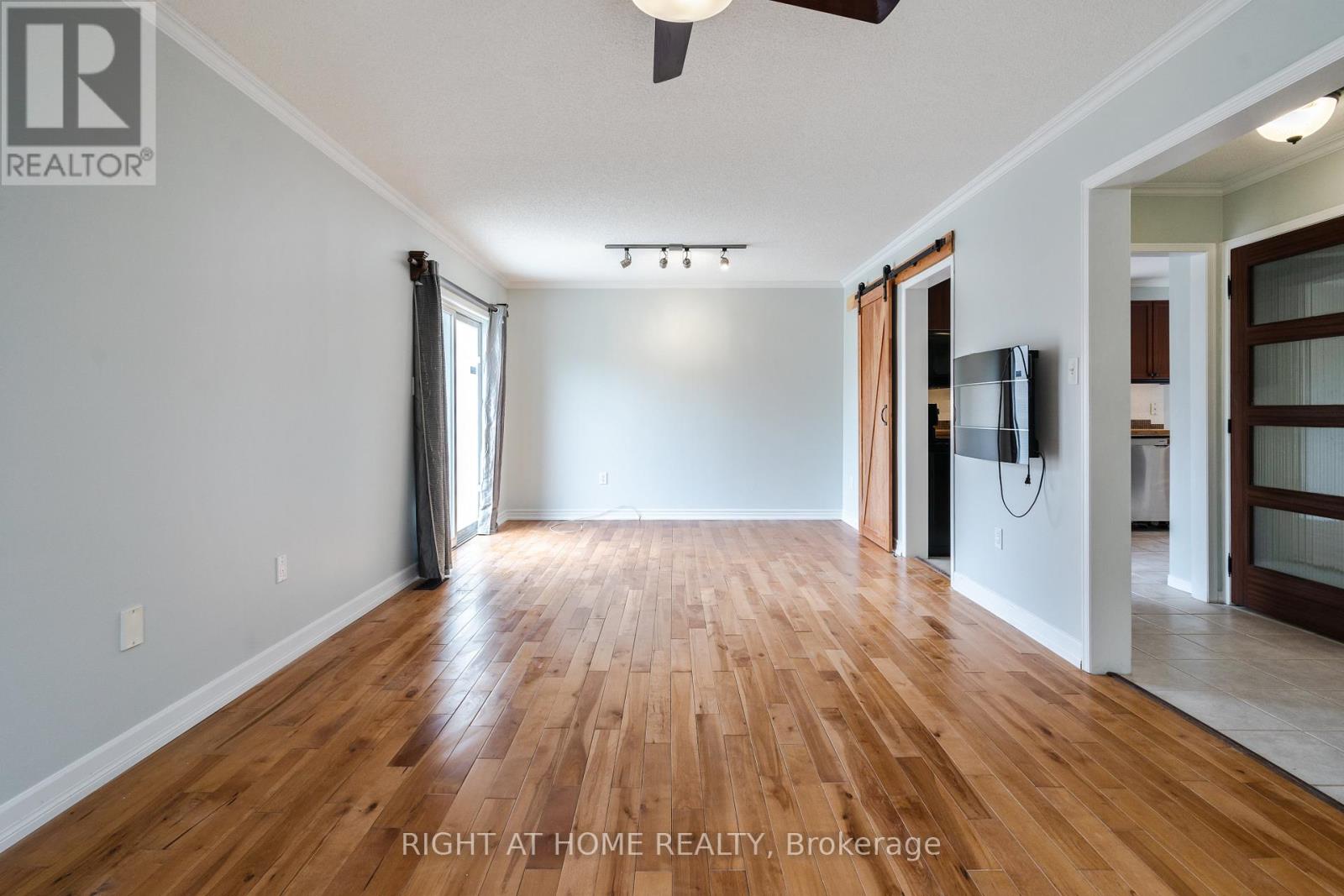 4 Prince Edward Place, Barrie (Innis-Shore), Ontario  L4M 7J5 - Photo 7 - S12777074