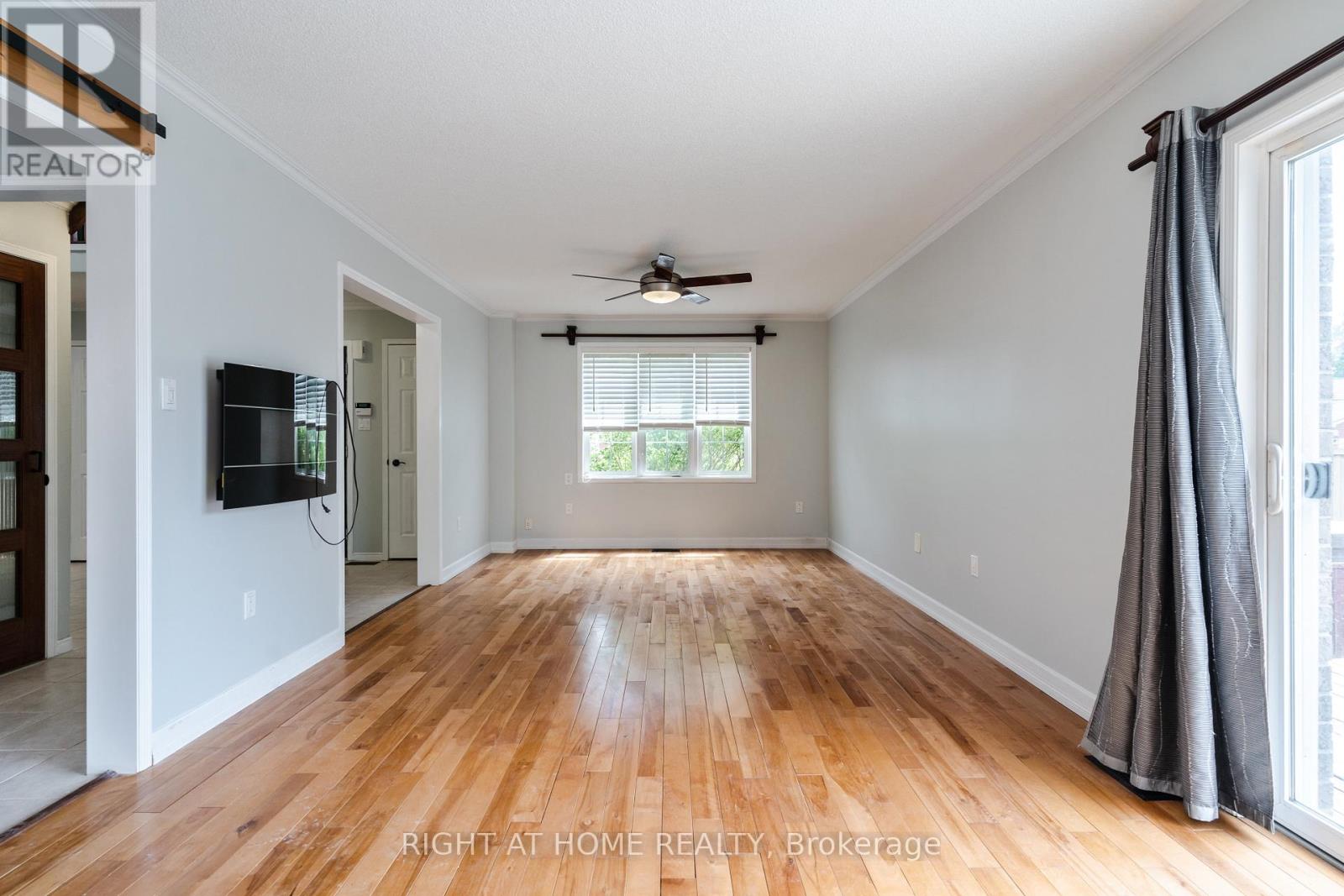 4 Prince Edward Place, Barrie (Innis-Shore), Ontario  L4M 7J5 - Photo 8 - S12777074