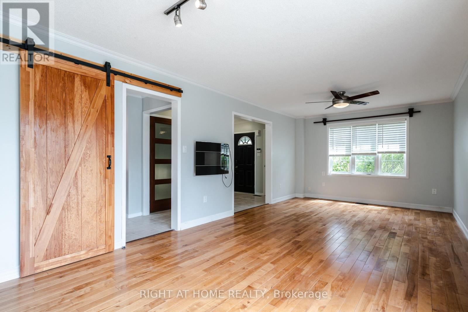 4 Prince Edward Place, Barrie (Innis-Shore), Ontario  L4M 7J5 - Photo 9 - S12777074