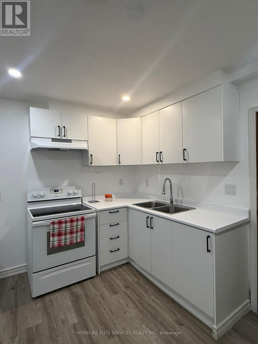 28 Delbert Drive, Toronto, Ontario  M1P 1X2 - Photo 6 - E12770106