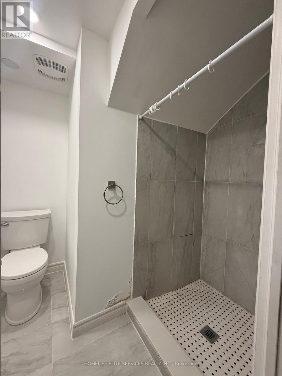 28 Delbert Drive, Toronto, Ontario  M1P 1X2 - Photo 4 - E12770106