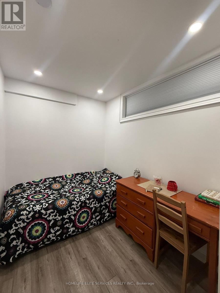 28 Delbert Drive, Toronto, Ontario  M1P 1X2 - Photo 7 - E12770106