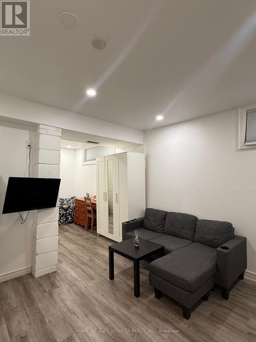 28 Delbert Drive, Toronto, Ontario  M1P 1X2 - Photo 2 - E12770106