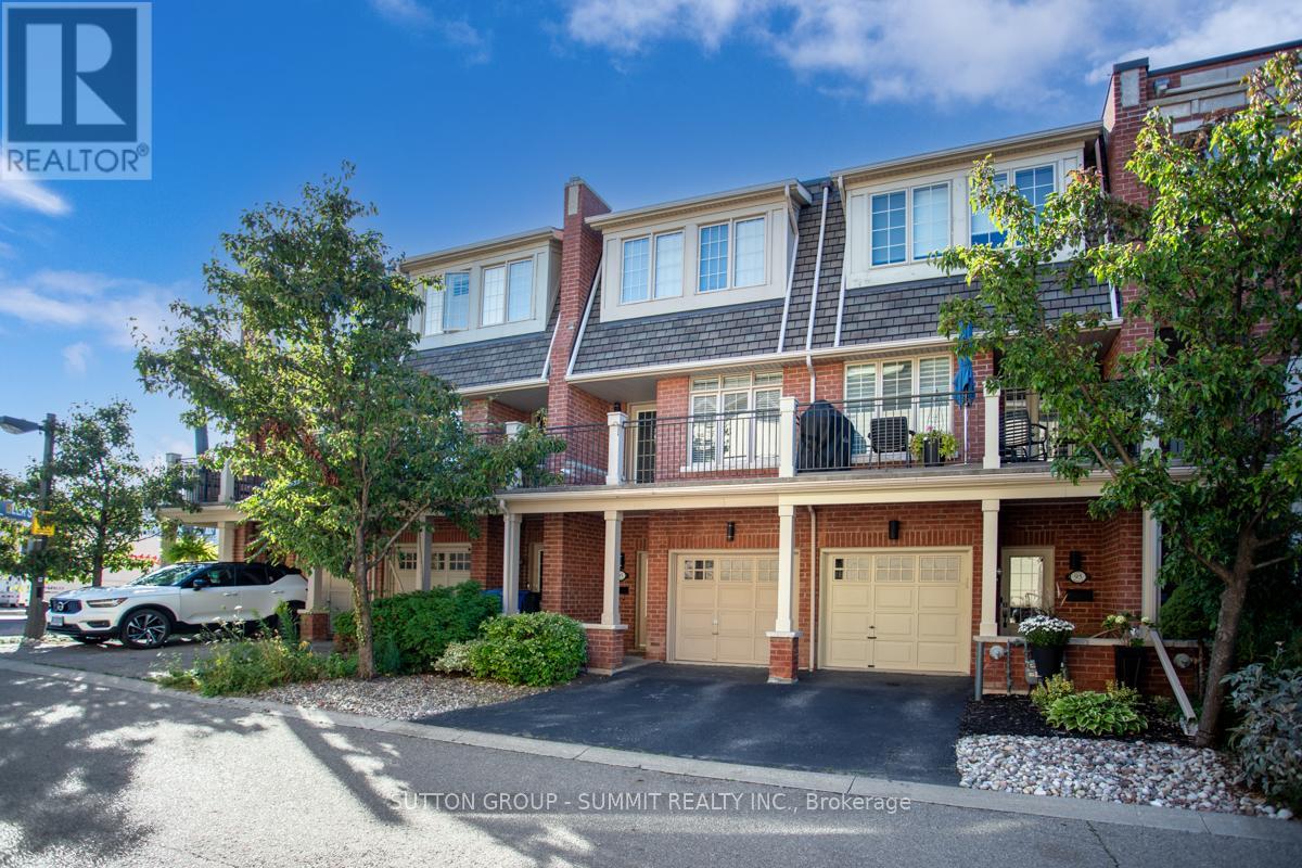 90 Lakeshore Road W, Oakville, Ontario  L6K 1E1 - Photo 1 - W12777012