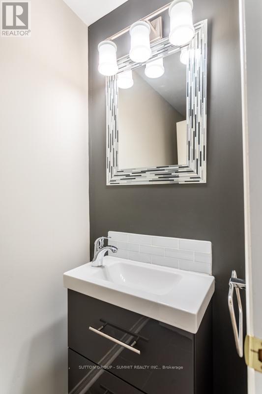 90 Lakeshore Road W, Oakville, Ontario  L6K 1E1 - Photo 14 - W12777012