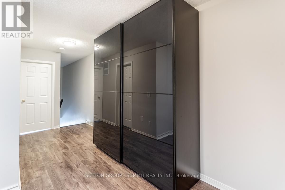 90 Lakeshore Road W, Oakville, Ontario  L6K 1E1 - Photo 17 - W12777012