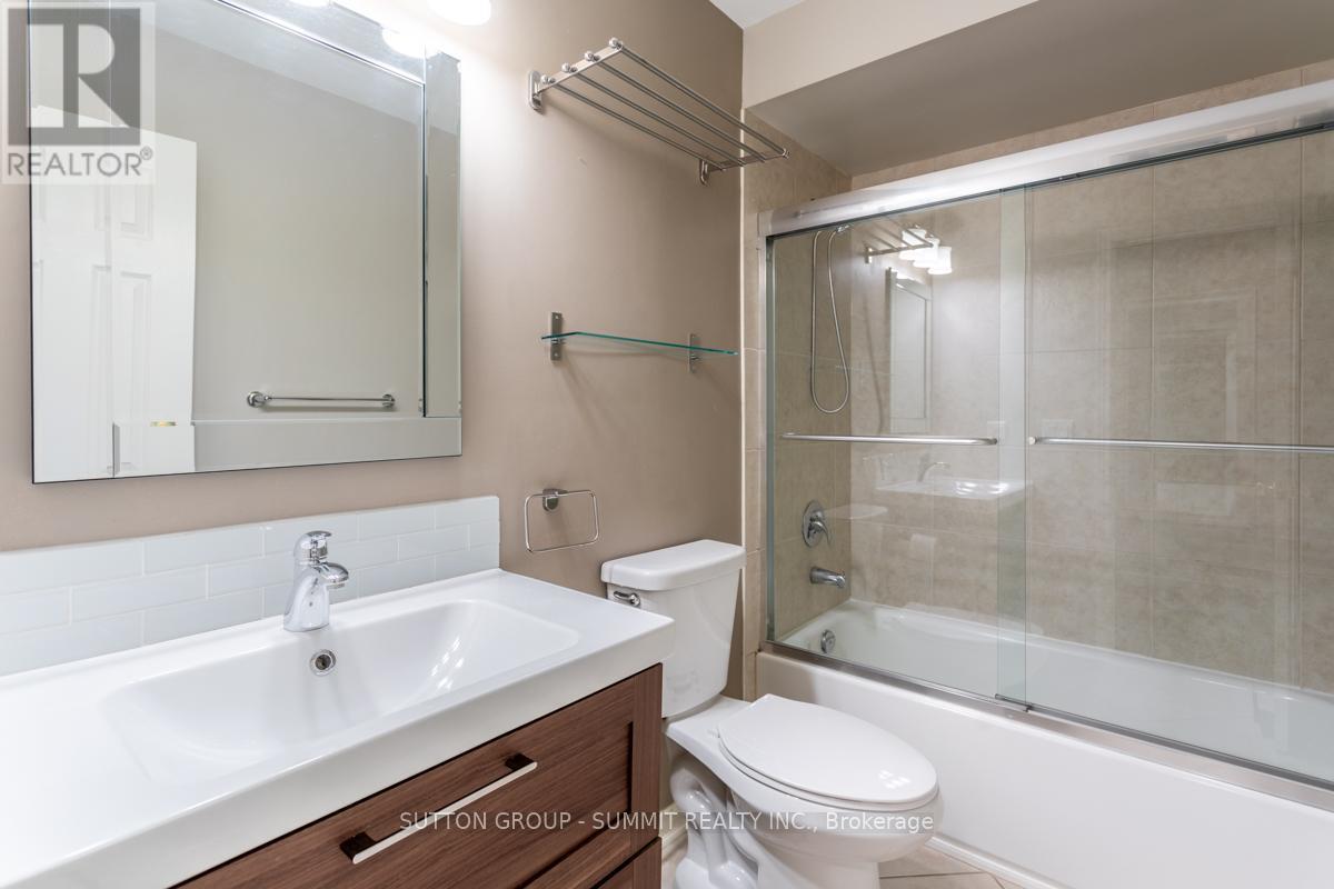 90 Lakeshore Road W, Oakville, Ontario  L6K 1E1 - Photo 19 - W12777012