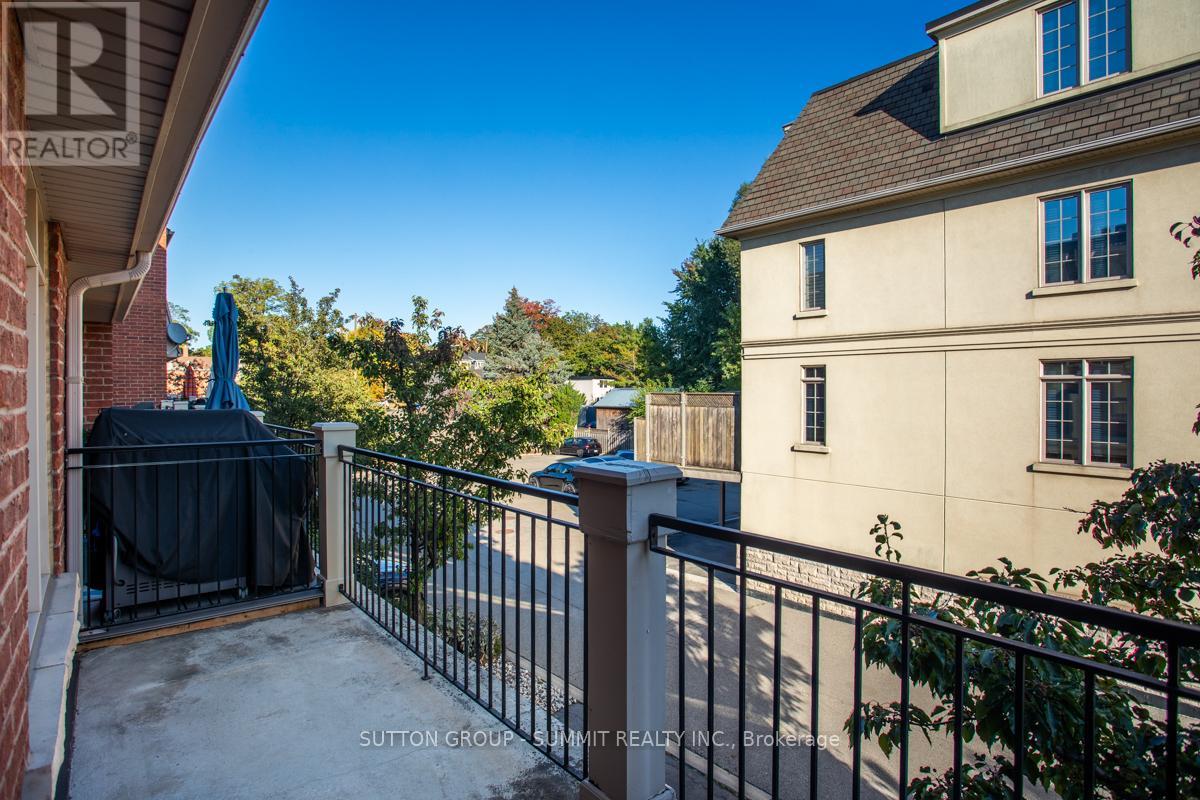 90 Lakeshore Road W, Oakville, Ontario  L6K 1E1 - Photo 25 - W12777012