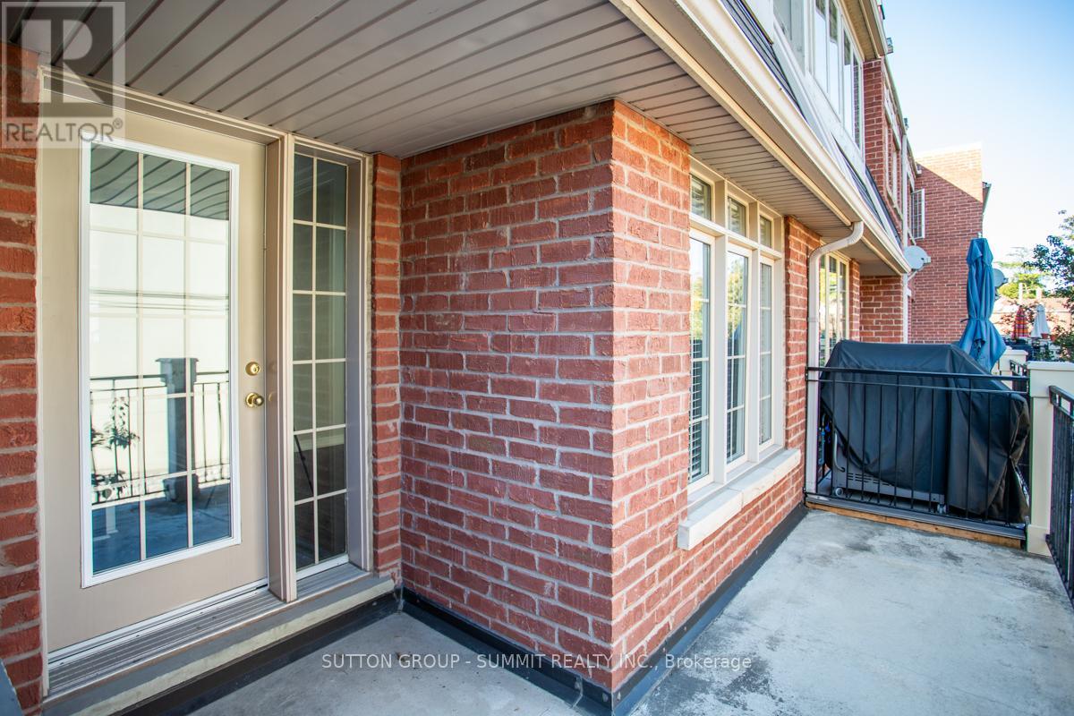 90 Lakeshore Road W, Oakville, Ontario  L6K 1E1 - Photo 26 - W12777012