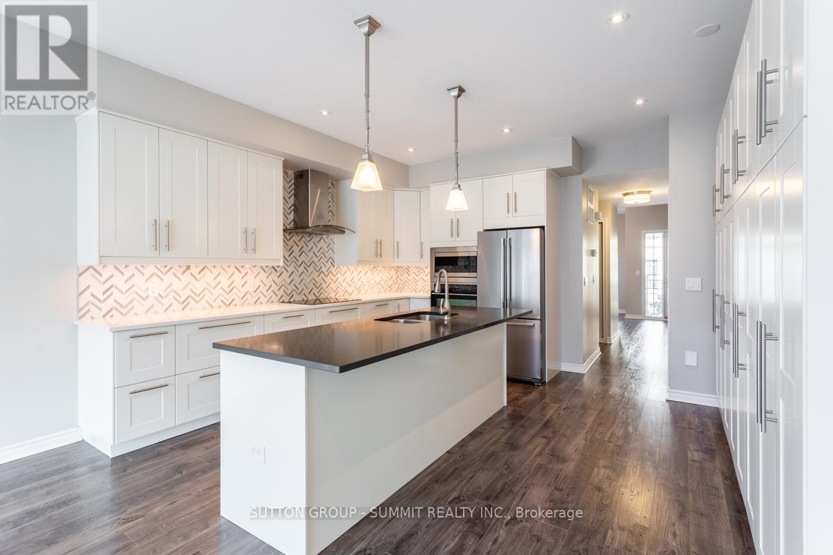 90 Lakeshore Road W, Oakville, Ontario  L6K 1E1 - Photo 4 - W12777012