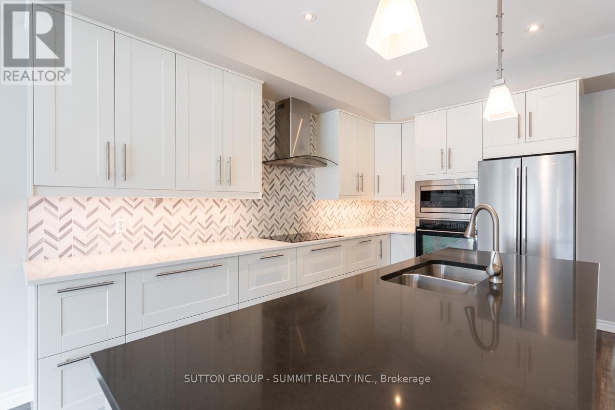 90 Lakeshore Road W, Oakville, Ontario  L6K 1E1 - Photo 5 - W12777012