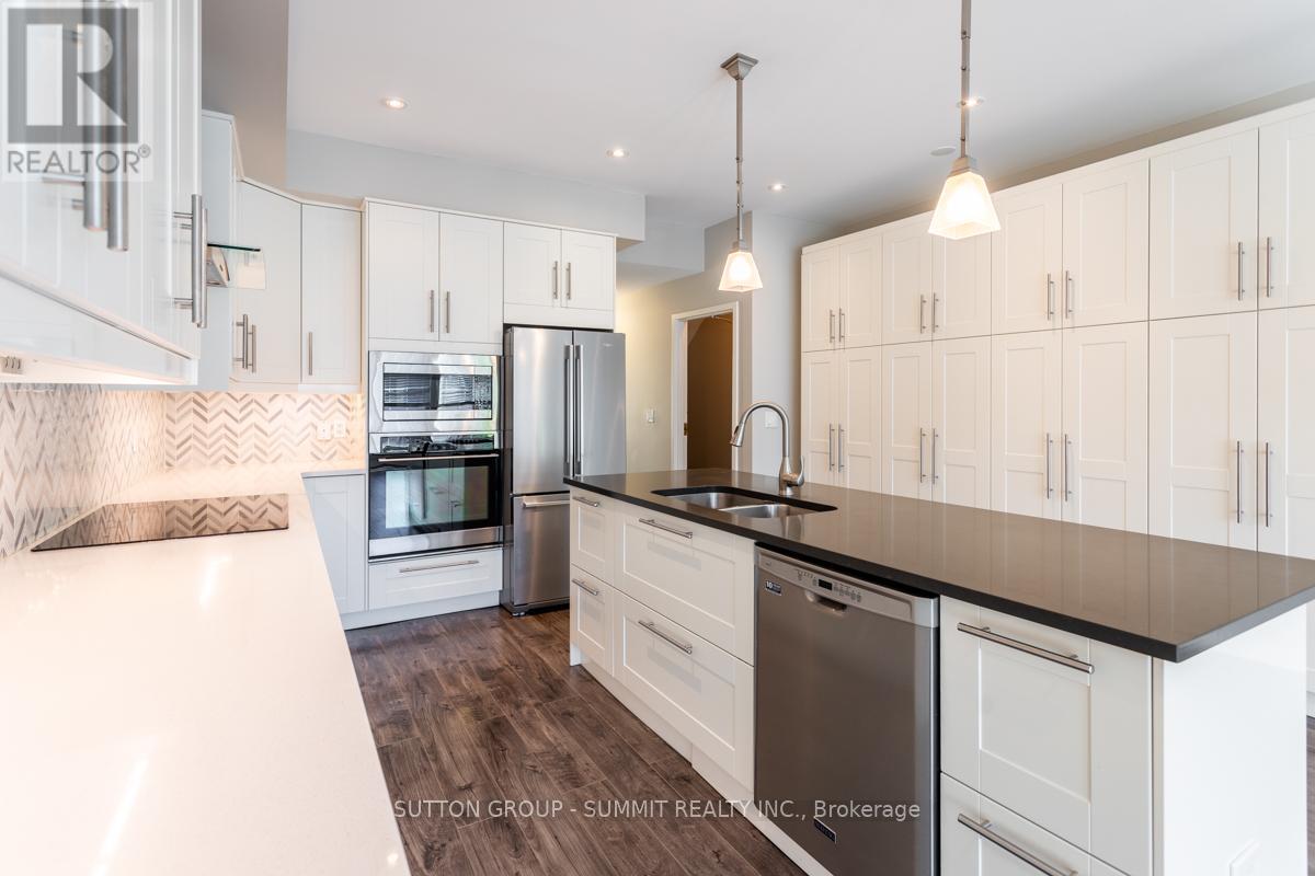 90 Lakeshore Road W, Oakville, Ontario  L6K 1E1 - Photo 6 - W12777012