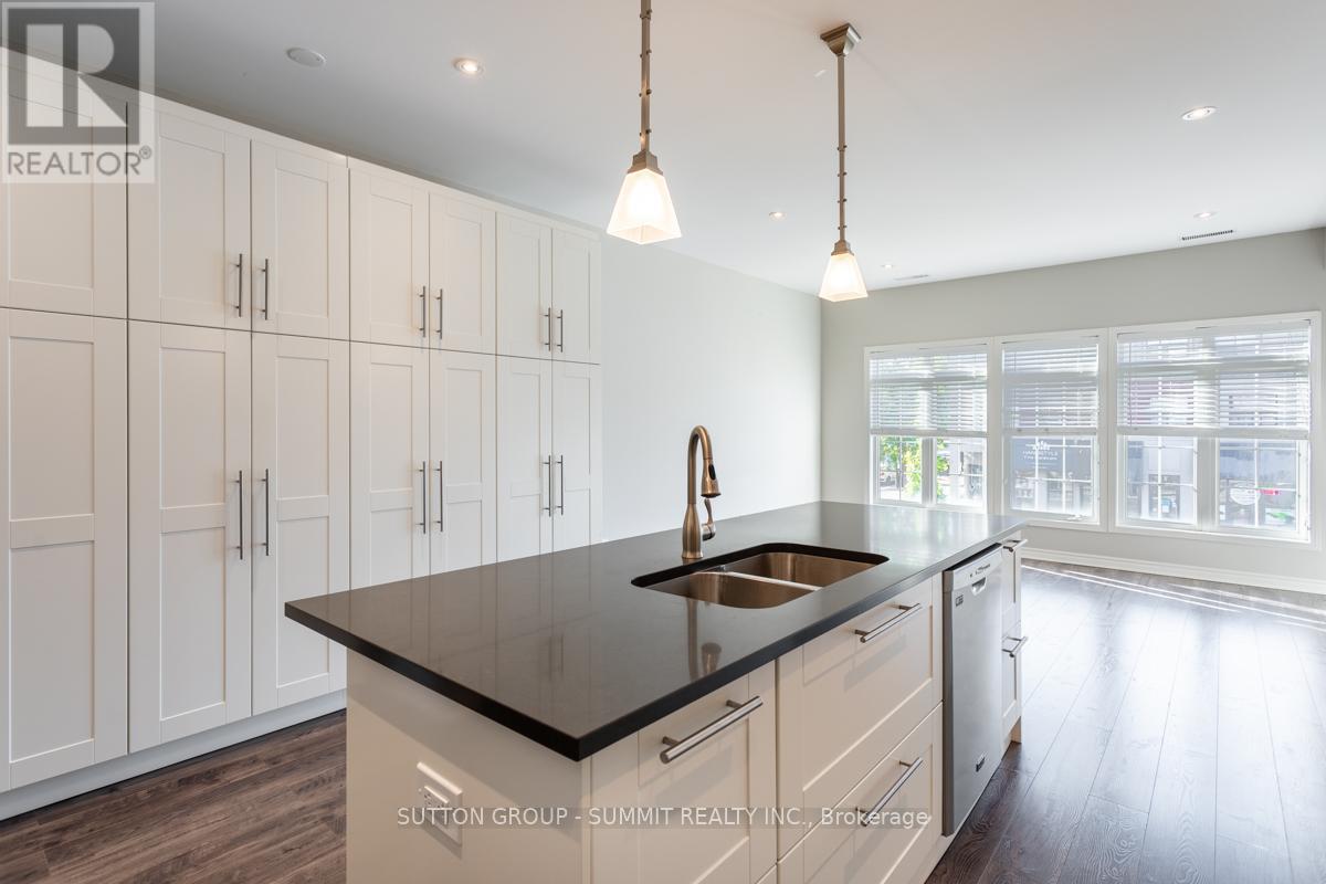 90 Lakeshore Road W, Oakville, Ontario  L6K 1E1 - Photo 7 - W12777012