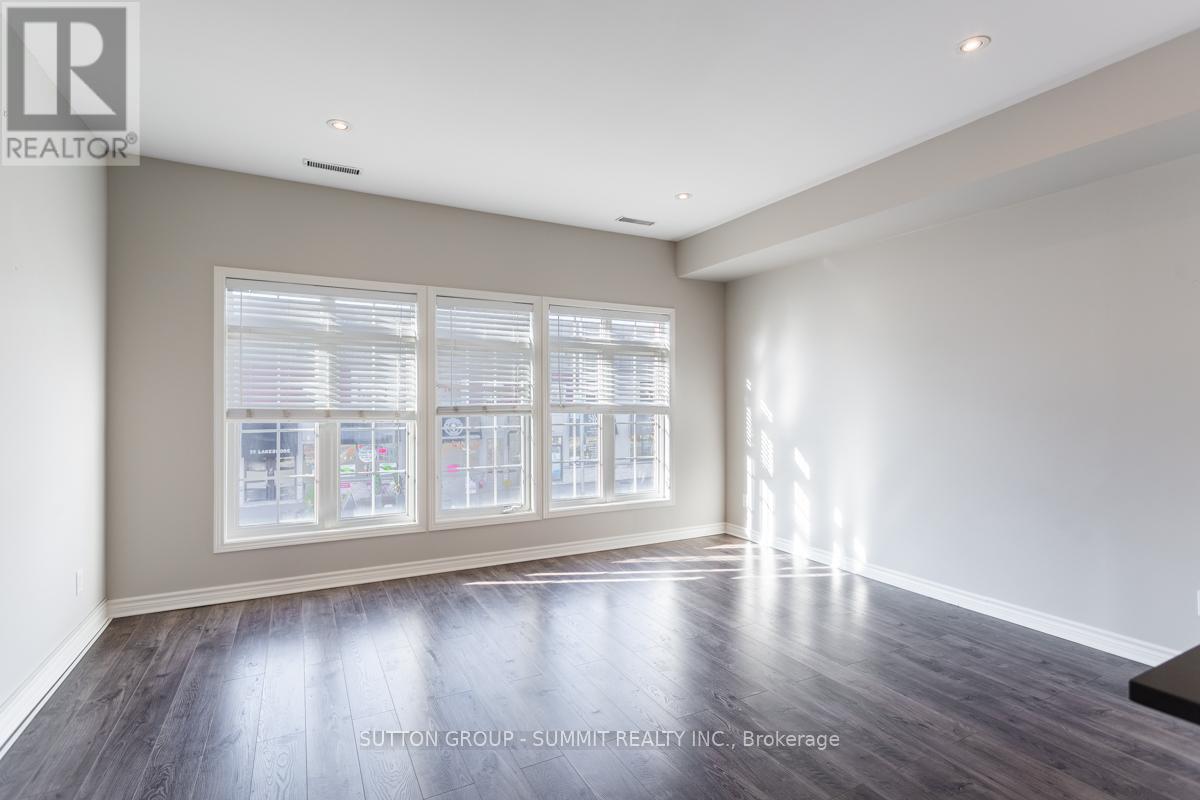 90 Lakeshore Road W, Oakville, Ontario  L6K 1E1 - Photo 9 - W12777012