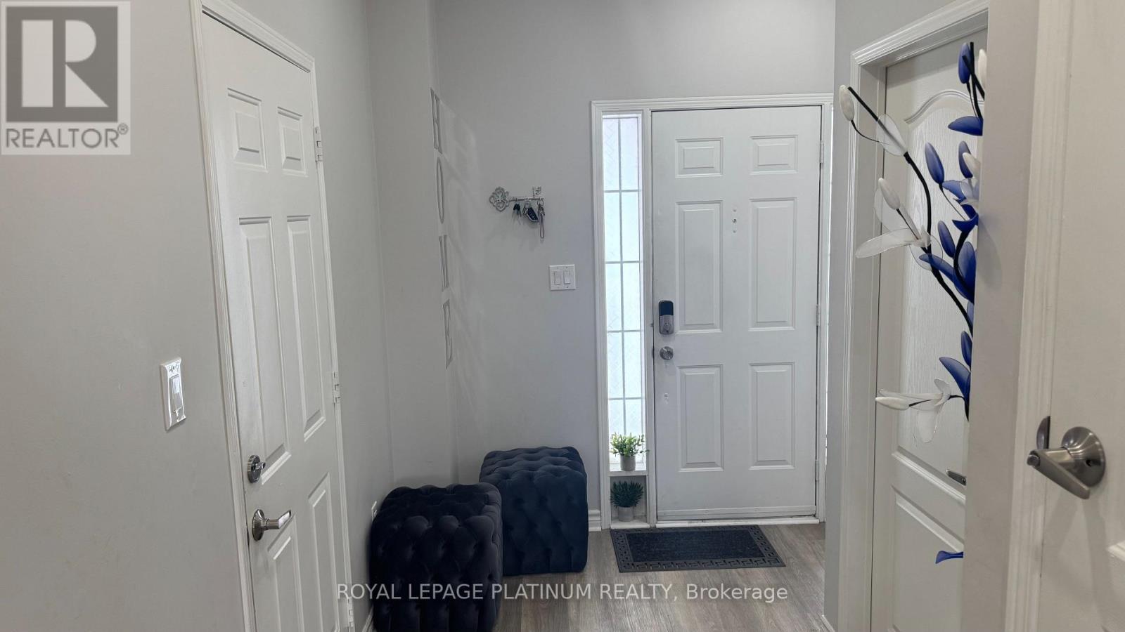 22 Rivermere Court, Brampton, Ontario  L7A 1R4 - Photo 3 - W12777062